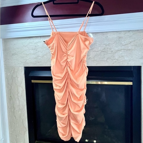 ♥️Fiestar pale orange ruched dress - Picture 2 of 8